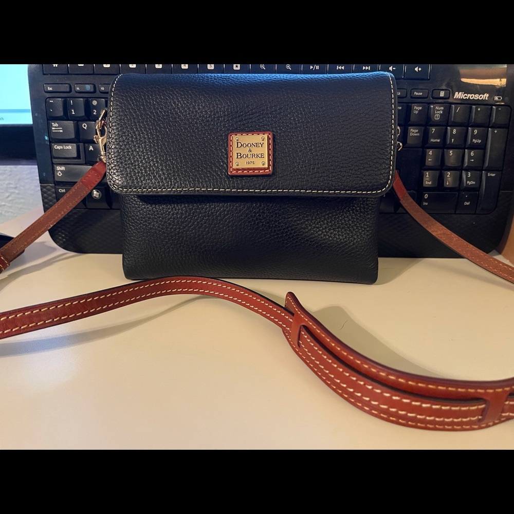 Dooney & Bourke PEBBLE GRAIN HUNTER CROSSBODY